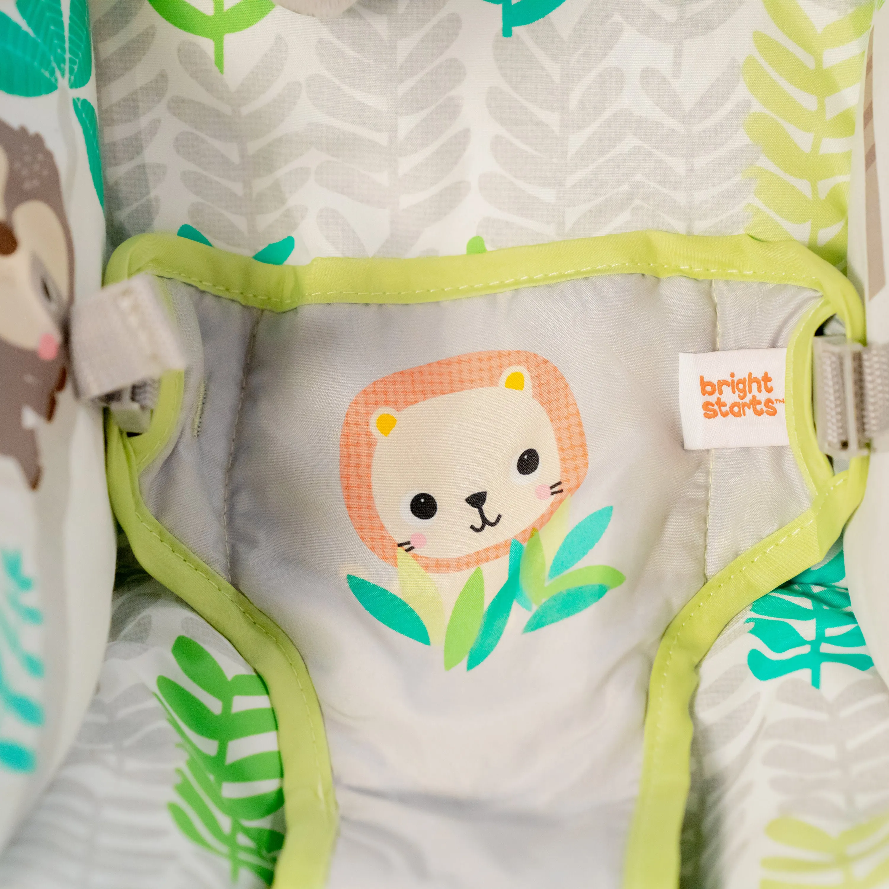 Bright Starts Jungle Vines Comfy Baby Bouncer with Vibrating Infant Seat & Taggies