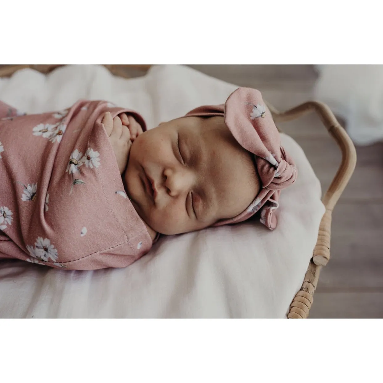 Daisy Snuggle Swaddle & Topknot Set