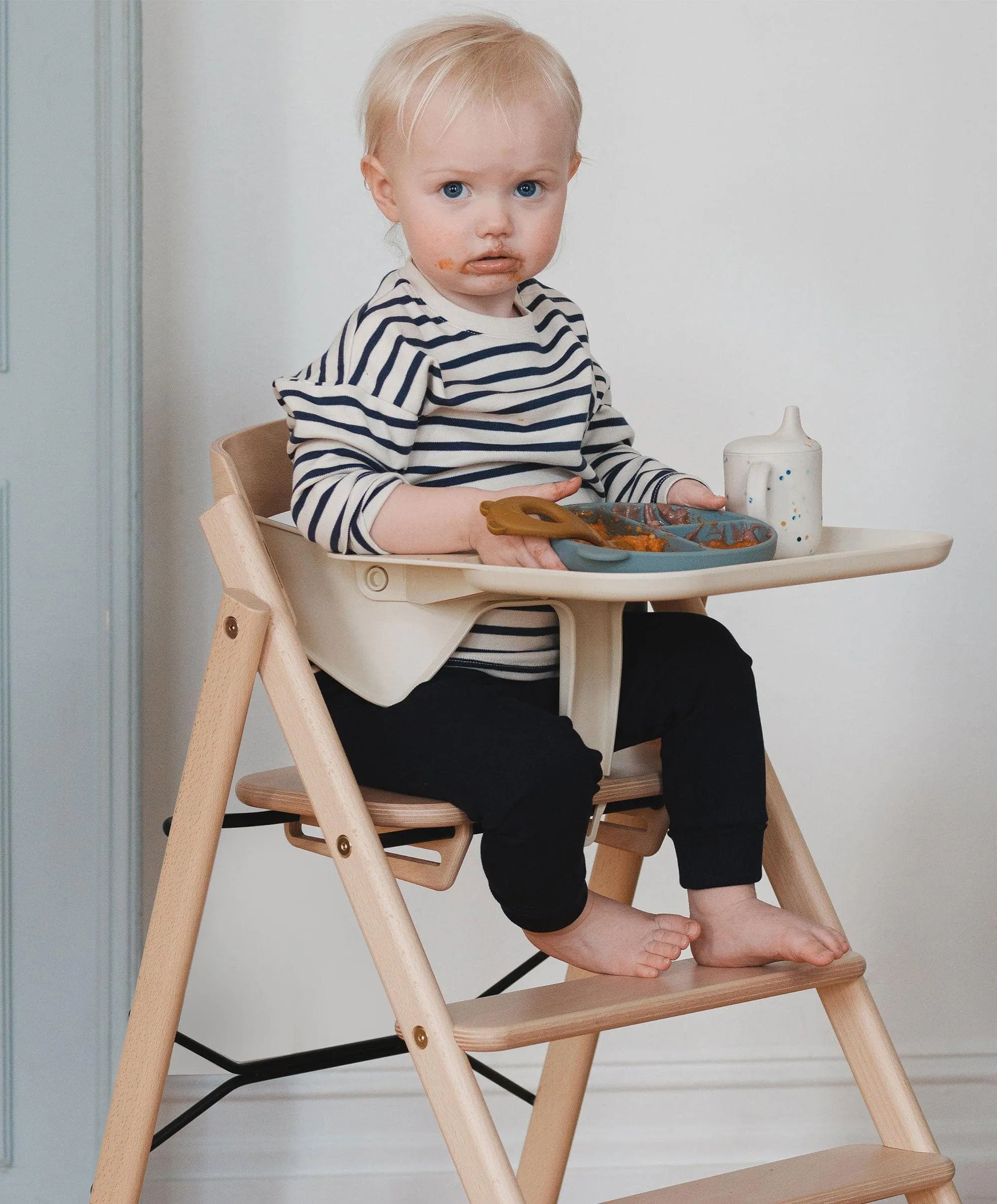KAOS Klapp Recycled Highchair Bundle with Safety Rail, Tray & Harness – Desert Sand