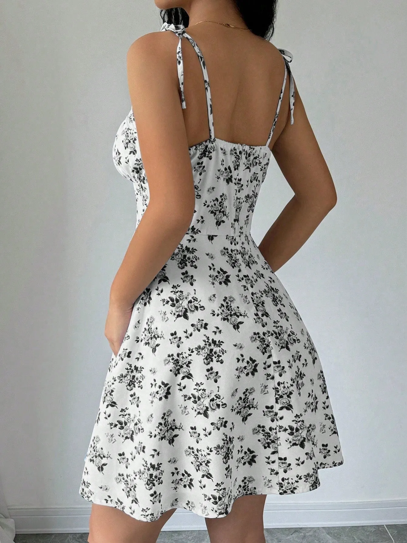 SHEIN Frenchy Ladies' Spaghetti Strap Tie-Back Floral Print Pleated Cami Dress