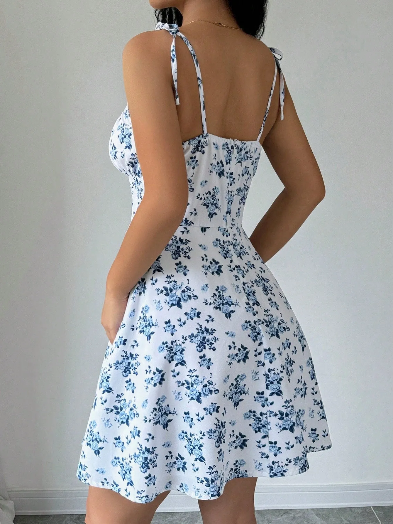 SHEIN Frenchy Ladies' Spaghetti Strap Tie-Back Floral Print Pleated Cami Dress