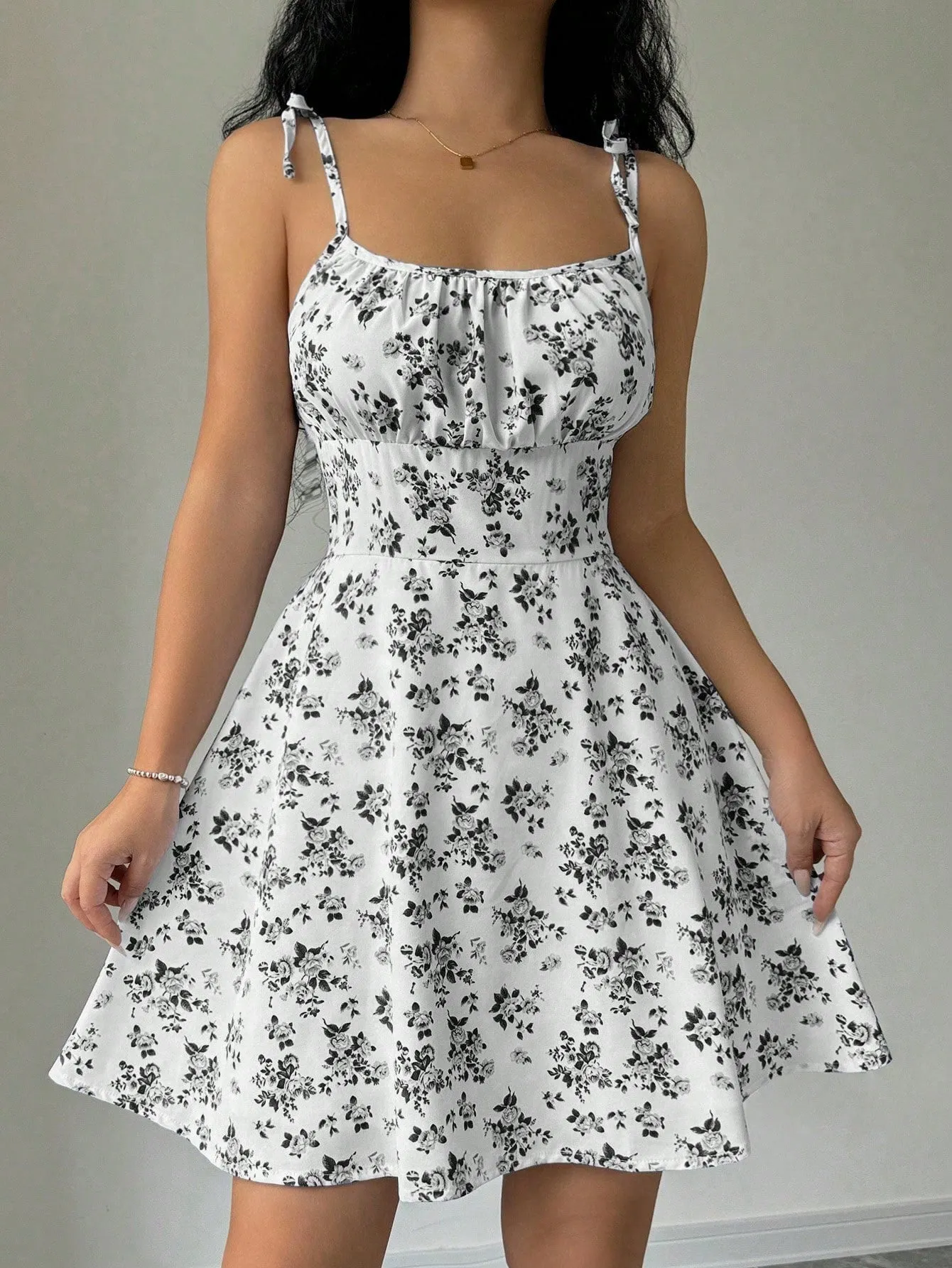 SHEIN Frenchy Ladies' Spaghetti Strap Tie-Back Floral Print Pleated Cami Dress